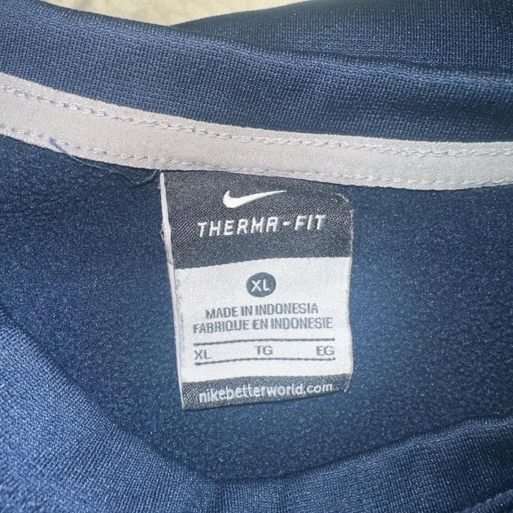 Men’s used Nike BYU crewneck sweatshirt size XL blue therma fit - Picture 3 of 4